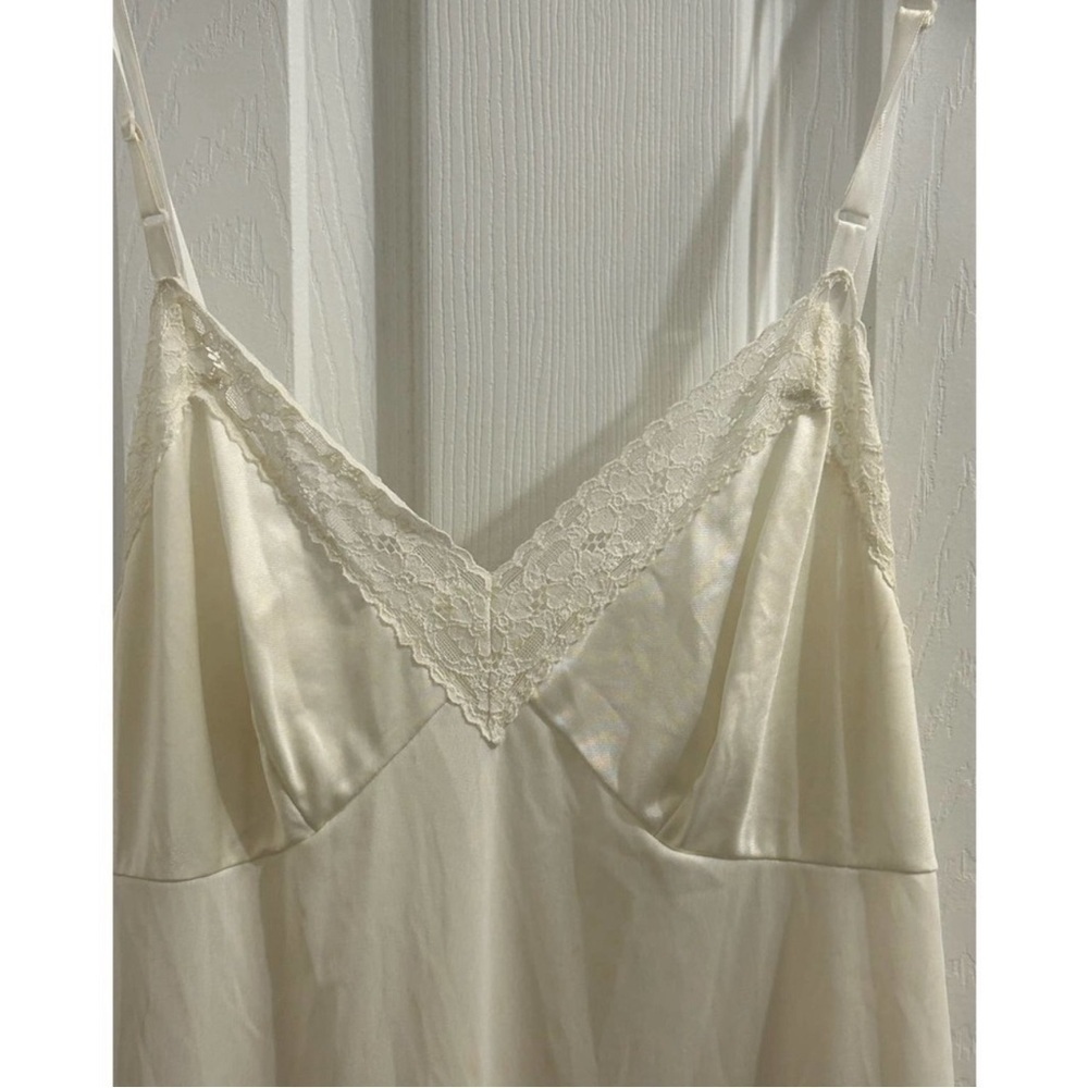 Vintage Vanity Fair Lace Trim Silky Full Slip
Gown Lingerie 34 Small Nightgown - Picture 4 of 8